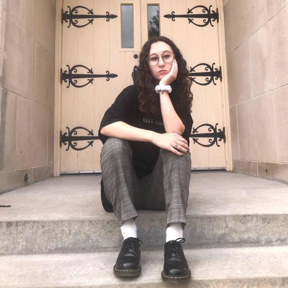 Meet your Posher, Danielle - Picture 1 of 1